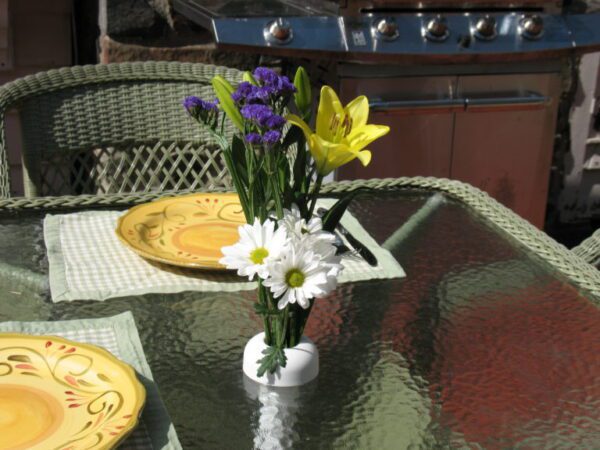 The Flower Creation Station™ – Patio Table Umbrella Hole Flower Vase
