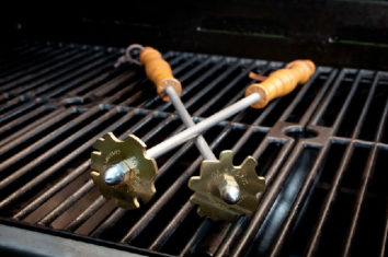 Grill Cleaning Made Easy. Clean Your Grill In Less Than A Minute